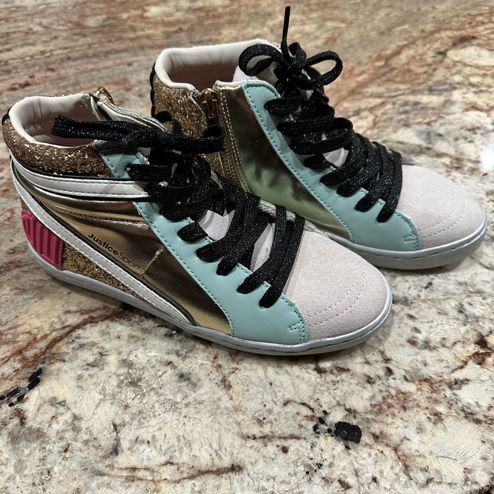 Justice girls size 4 gold glitter with pink heart sneakers